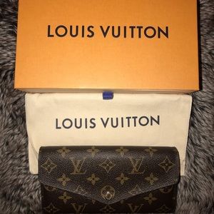 Authentic Louis Vuitton Sarah Wallet